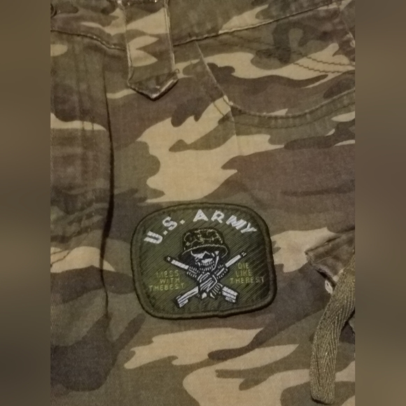 Lightly used Zoey Beth Camo Skirt, Size M - Picture 4 of 10